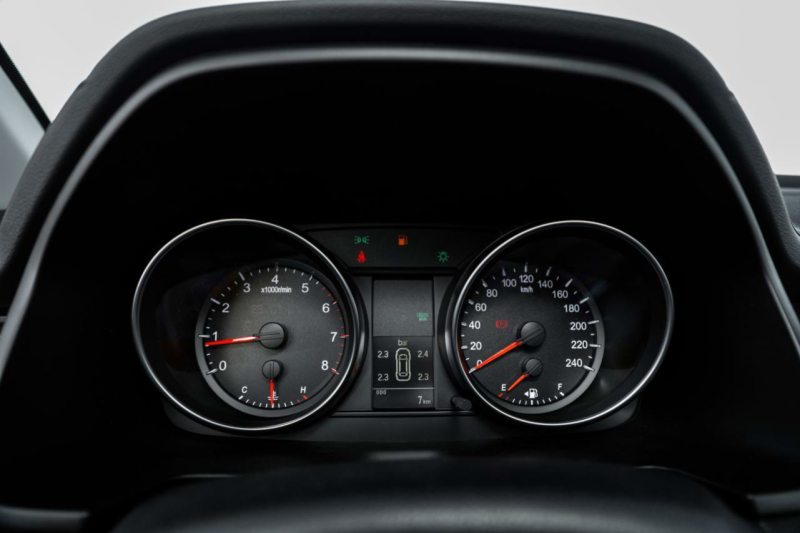 3,5 дюймдік панель<br>10,25 дюймдік түрлі-түсті көп сенсорлы экран